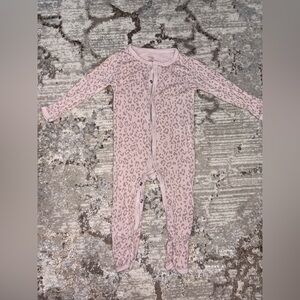 Kyte BABY blush leopard snap romper